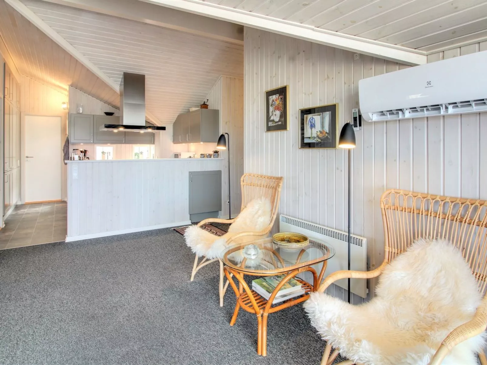 "Thrond" - 200m from the sea-Drinnen