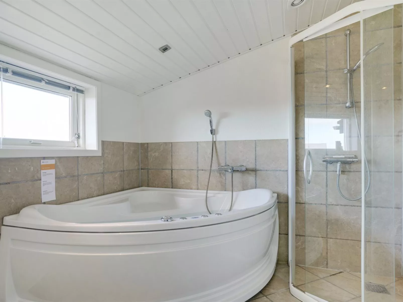 "Bertil" - 400m from the sea-Dedans