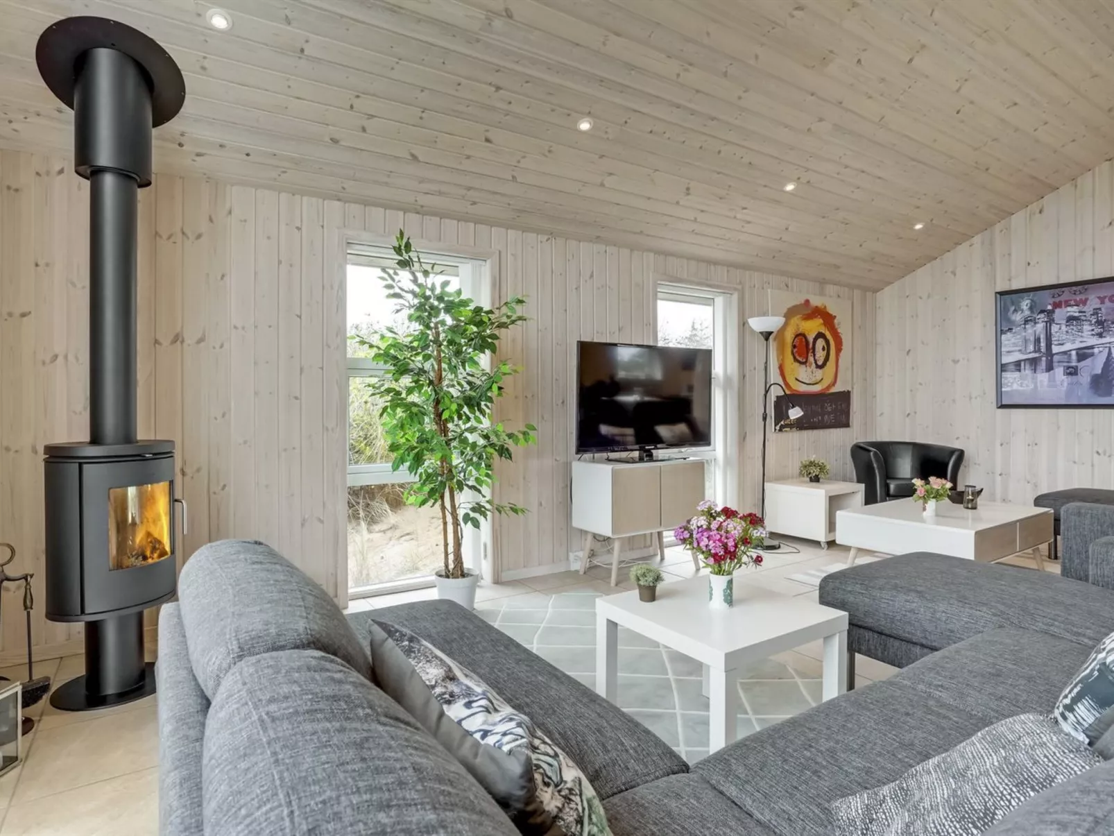 "Mavis" - 800m from the sea-Inside