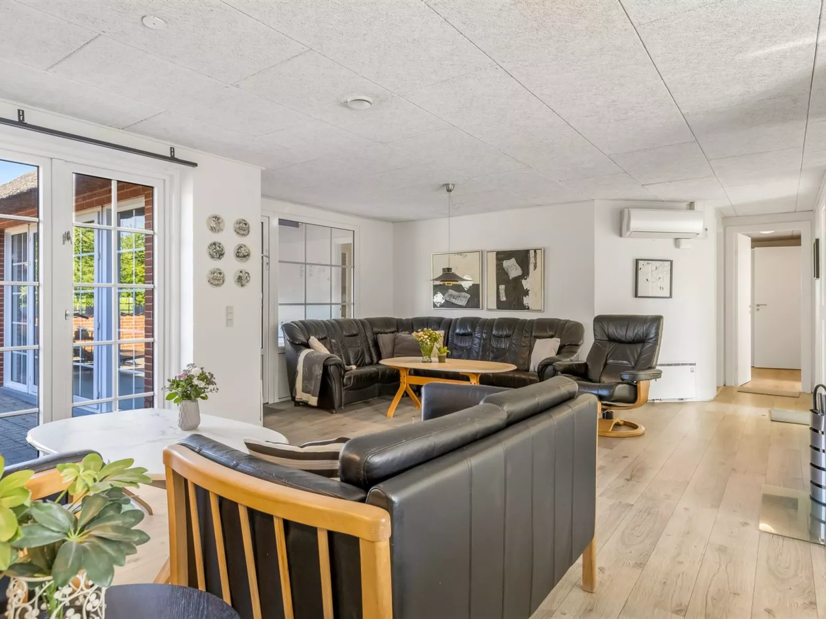 "Artan" - 2.6km from the sea-Drinnen