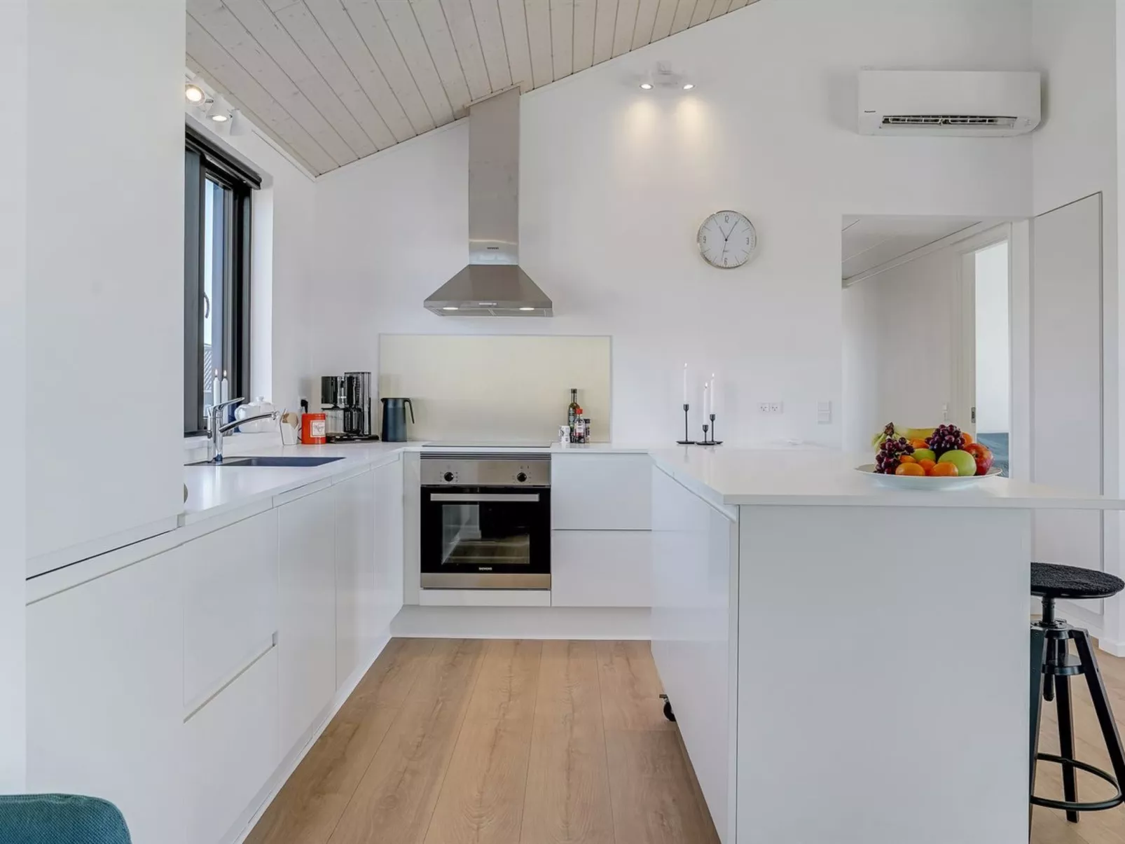 "Aiko" - 50m from the sea-Drinnen