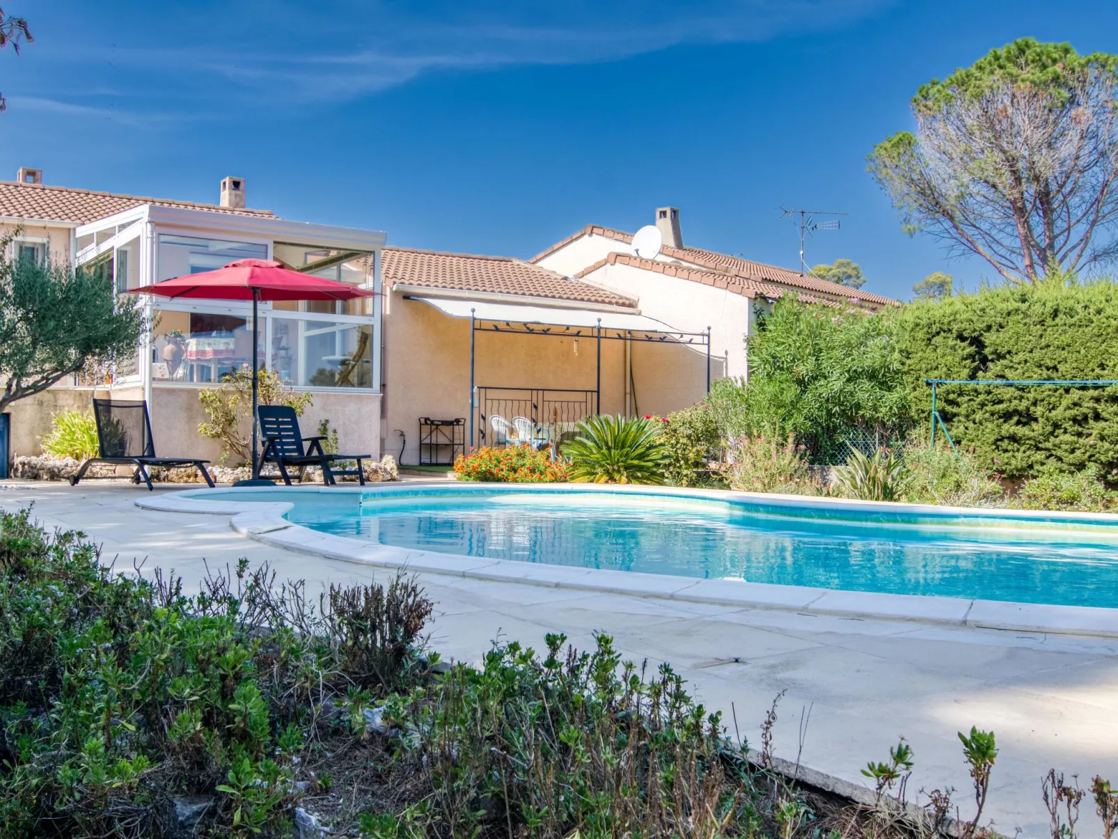 Les Hauts de Palayson-Outside