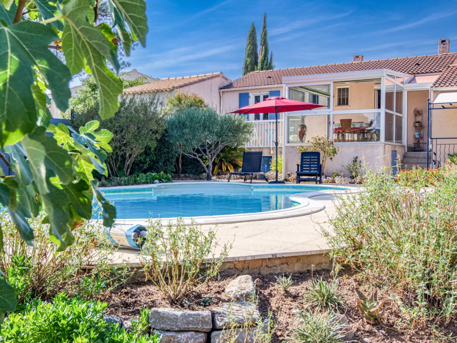 Les Hauts de Palayson-Outside