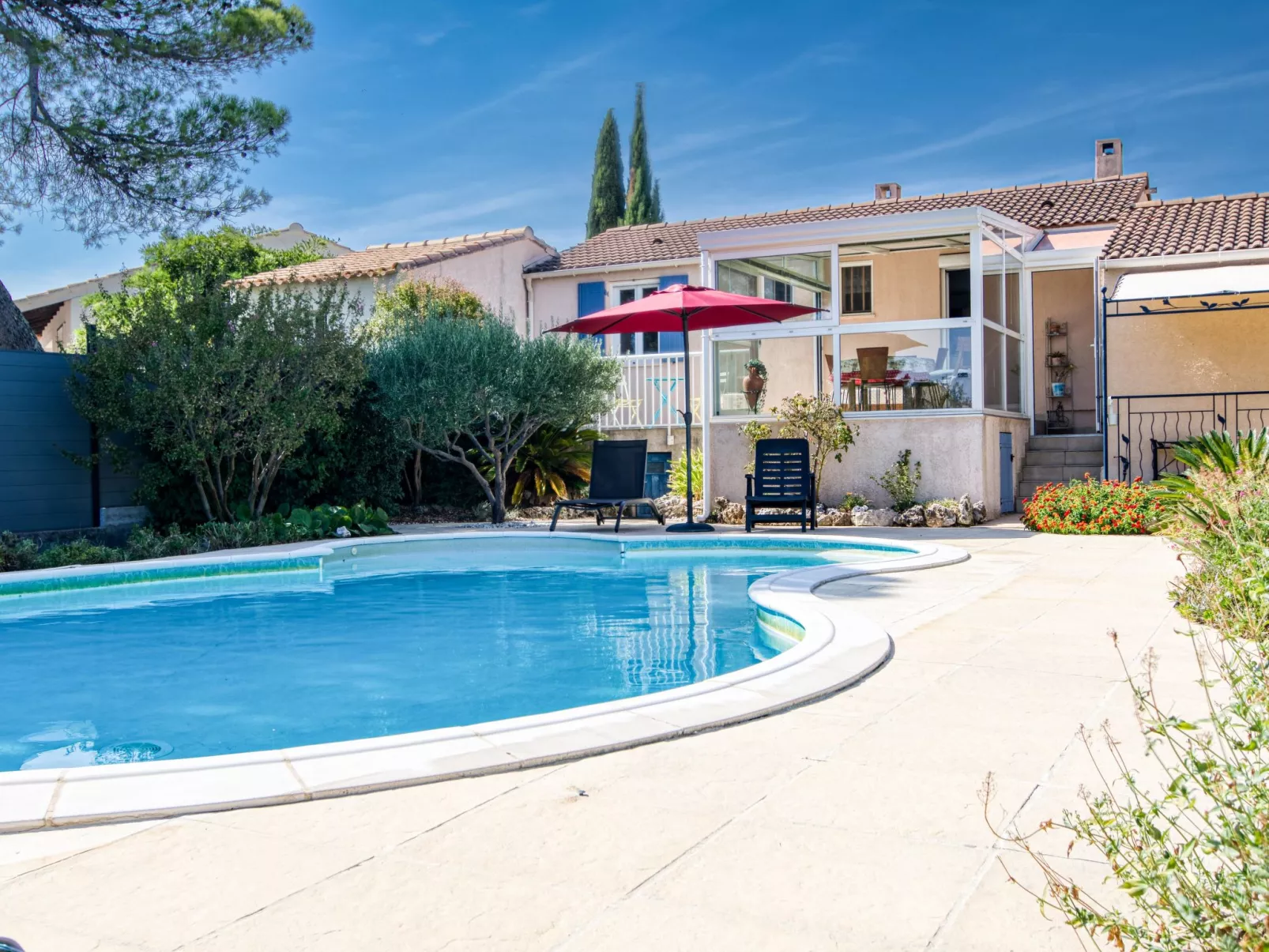 Les Hauts de Palayson-Outside
