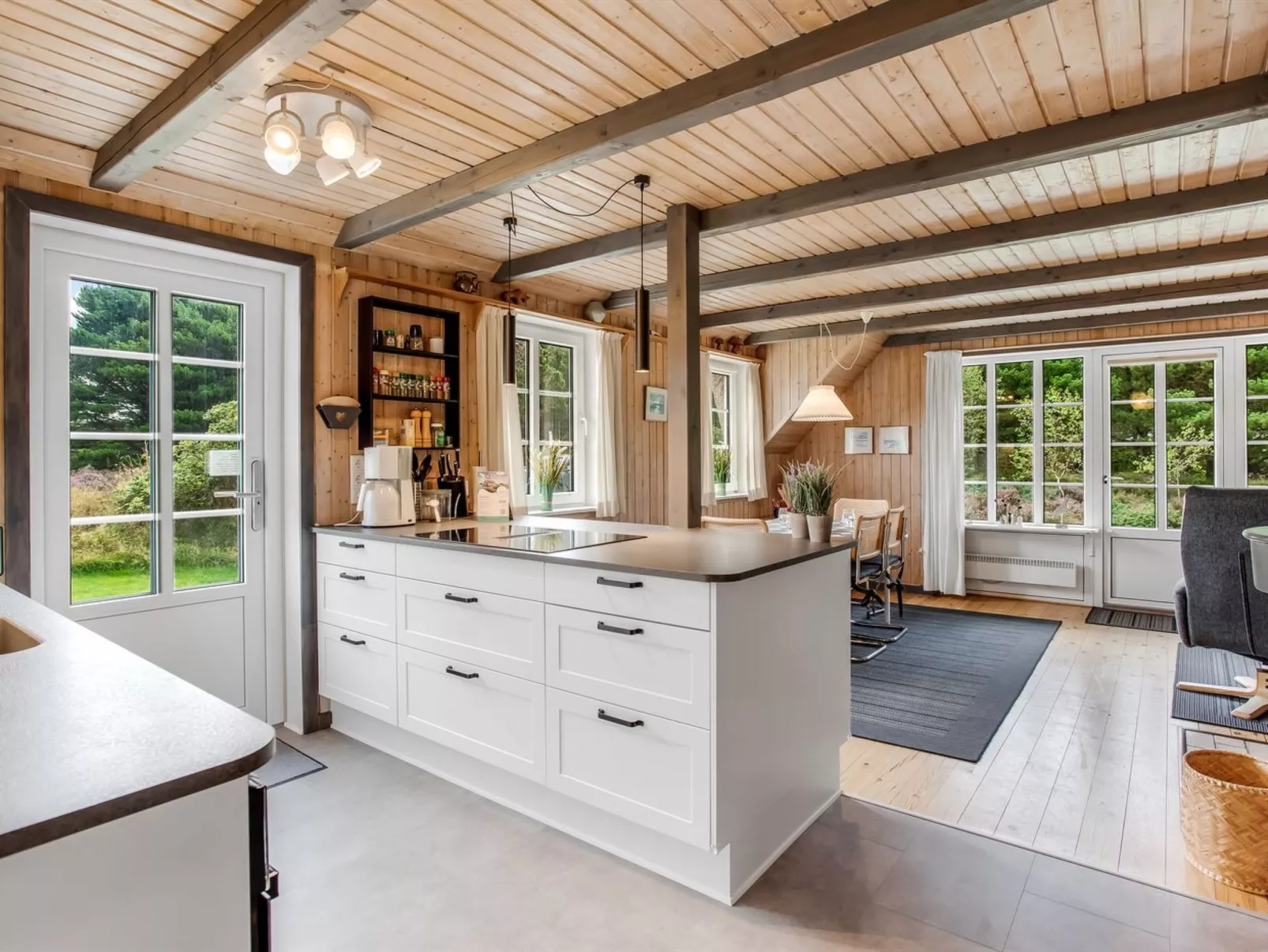 "Hakun" - 4km from the sea-Dedans