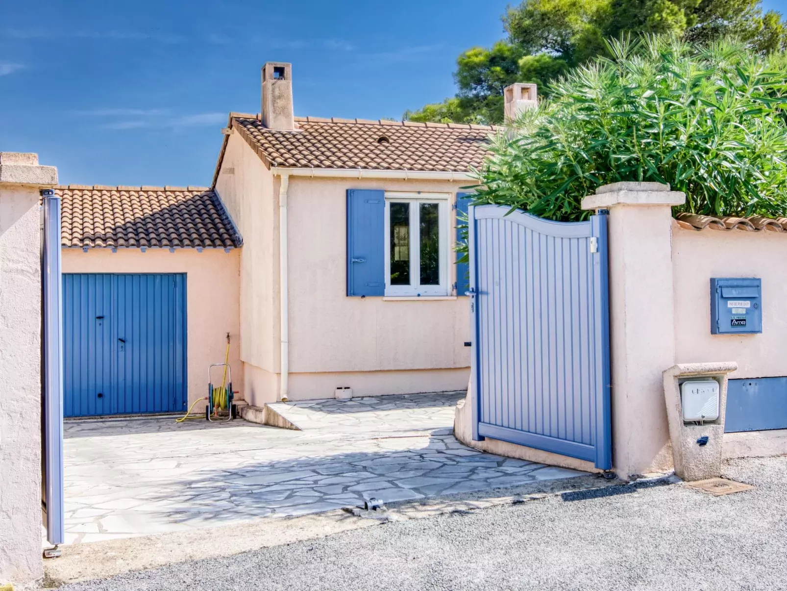 Les Hauts de Palayson-Outside