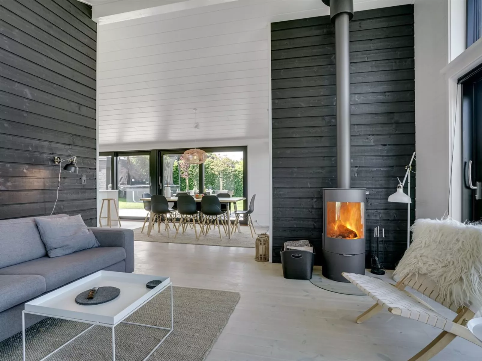 "Kjell" - 100m from the sea-Drinnen