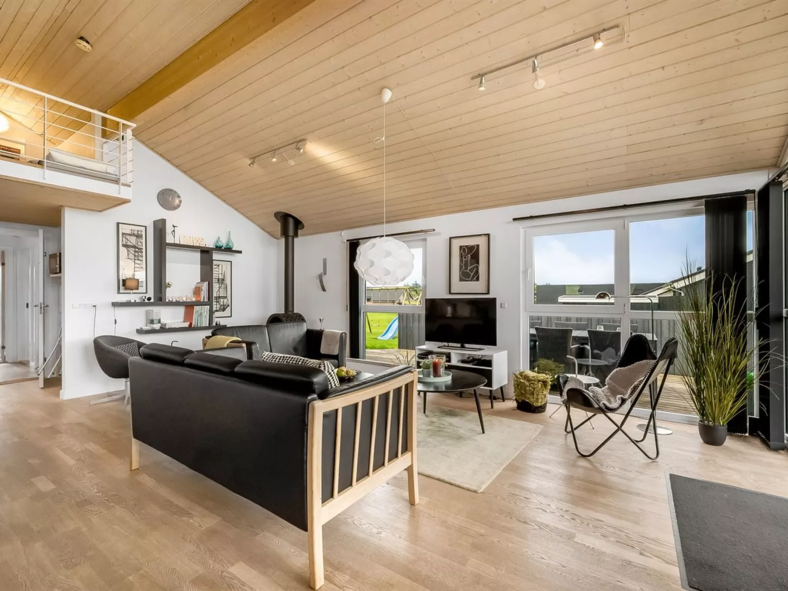 "Samuil" - 300m to the fjord-Dedans