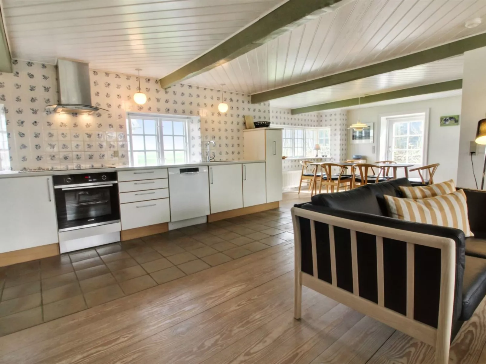 "Ingulf" - 18km from the sea-Inside