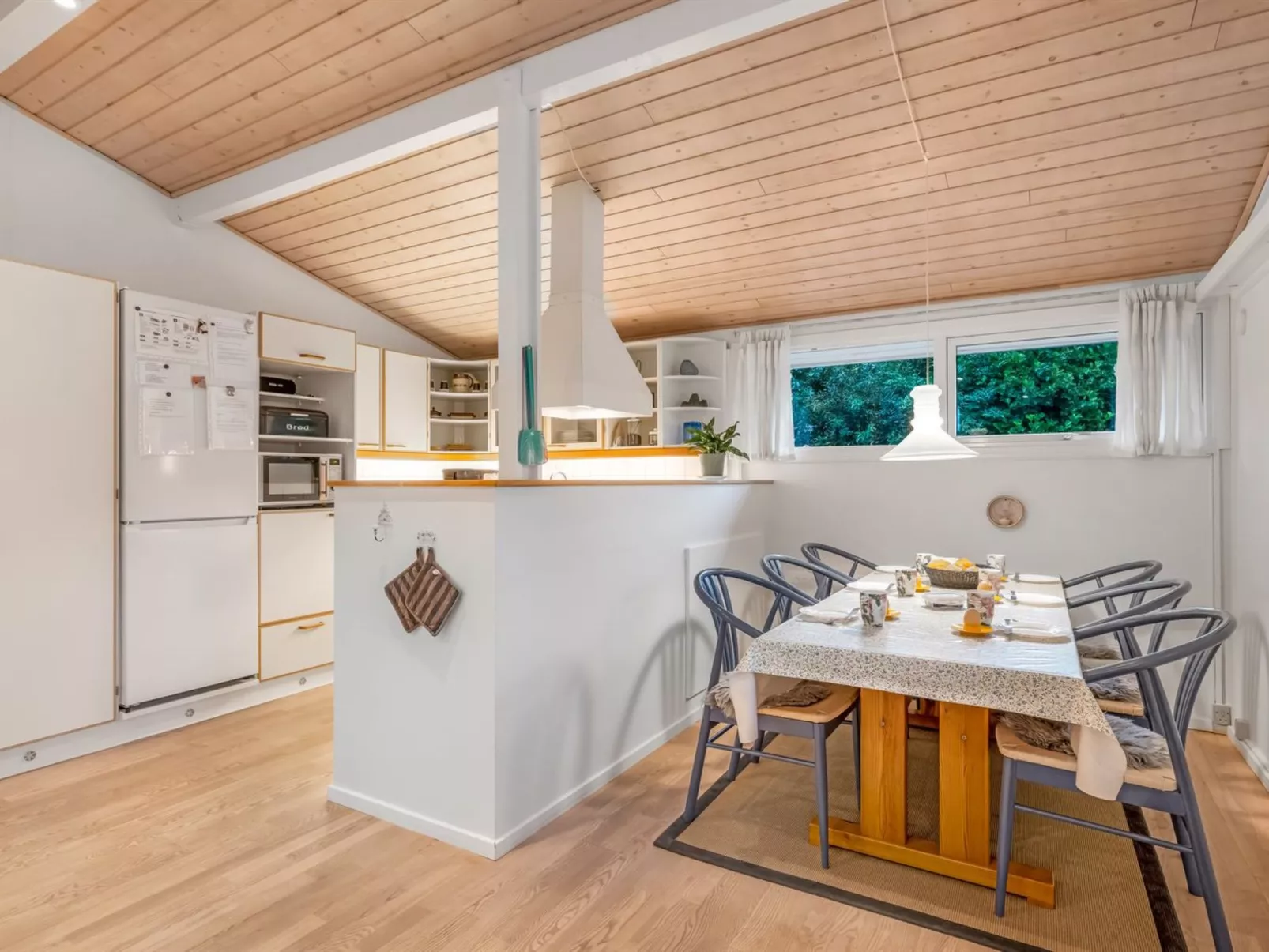 "Emmanuela" - 700m to the fjord-Drinnen