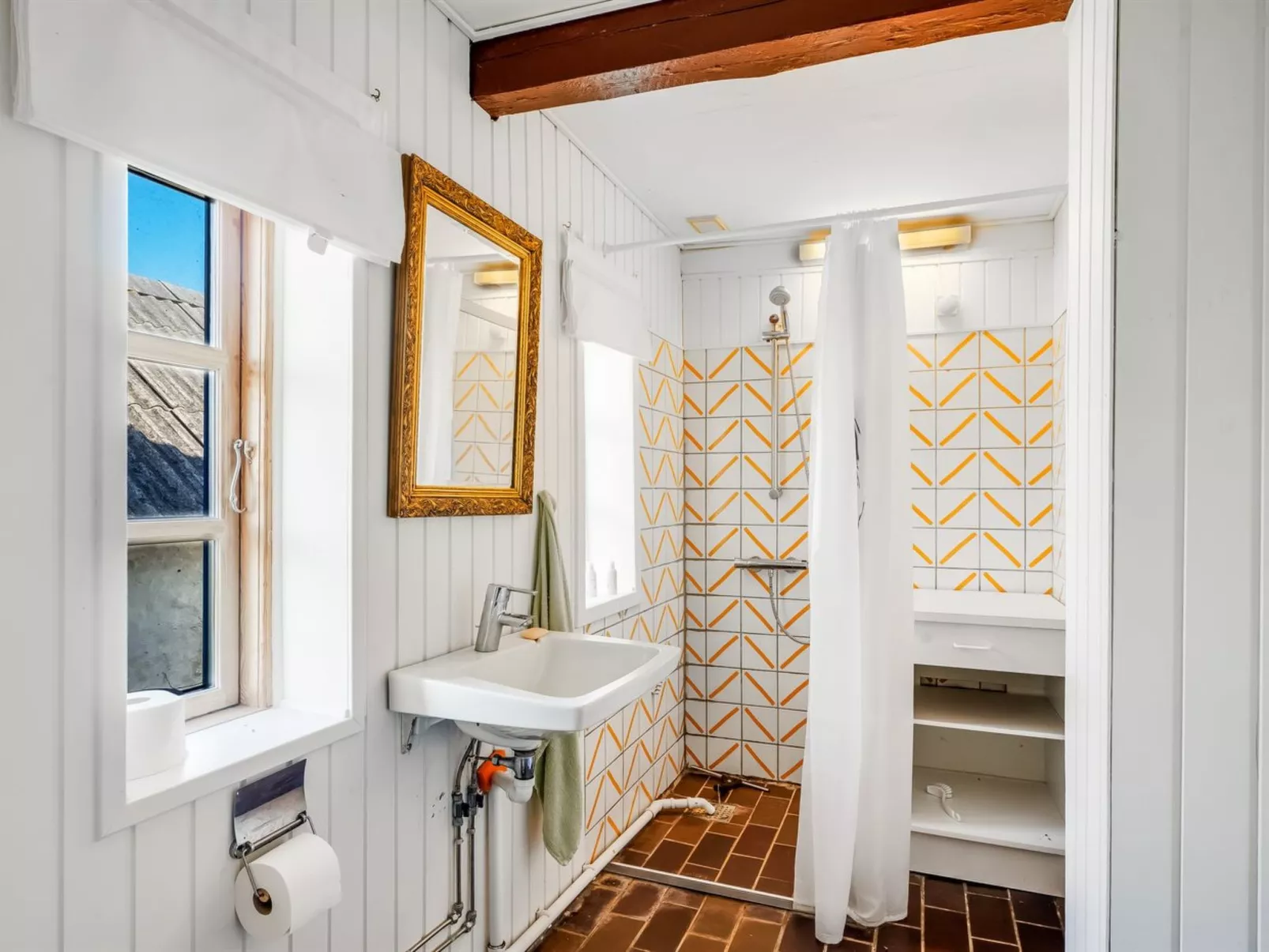 "Agrippa" - 30m to the fjord-Drinnen