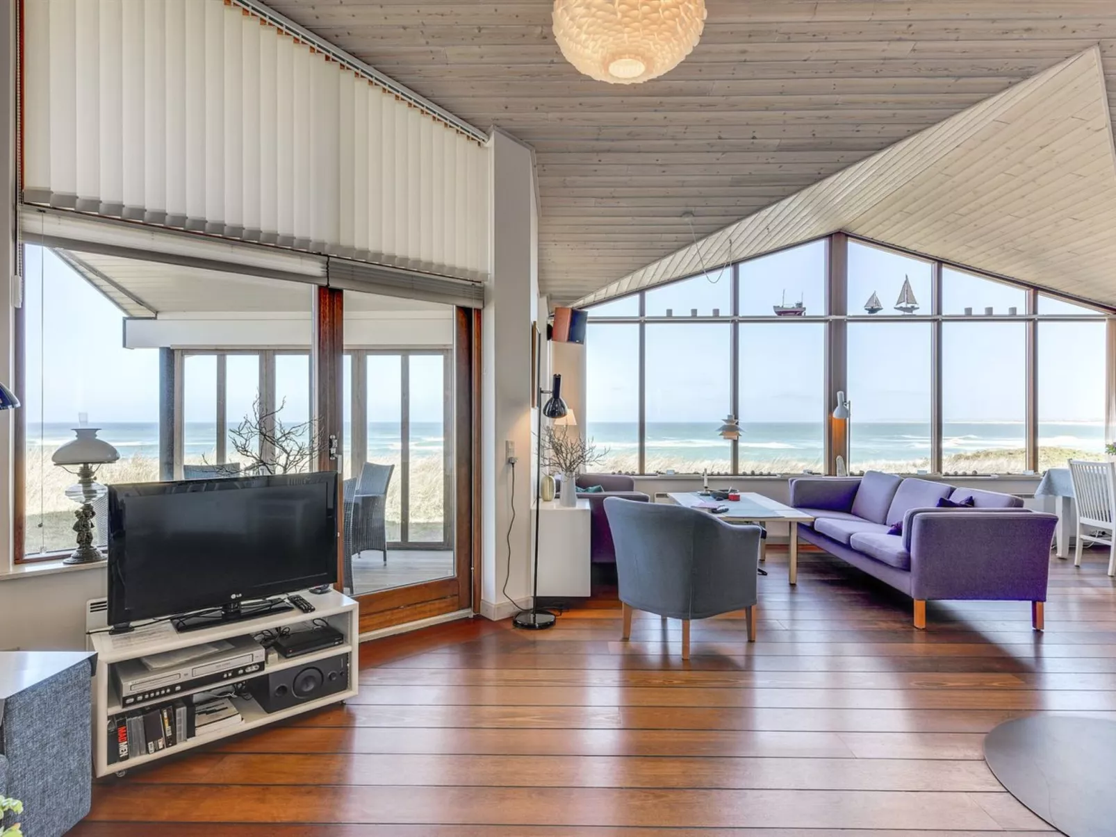 "Arngrim" - 100m from the sea-Inside