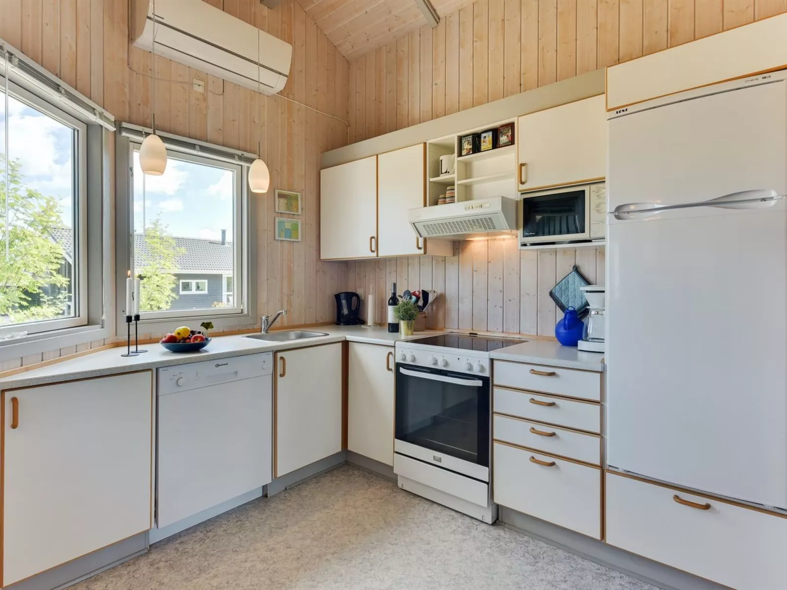 "Raafael" - 175m from the sea-Inside