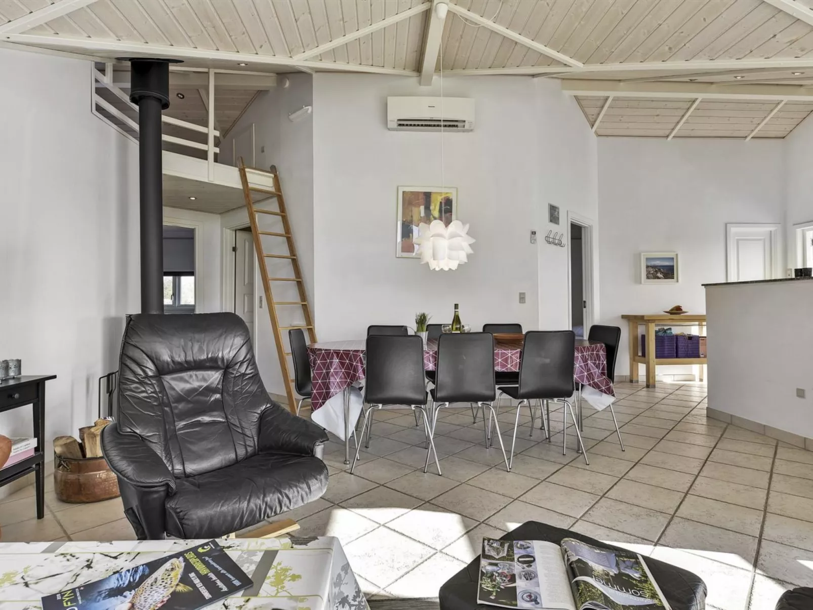 "Bara" - 600m from the sea-Inside