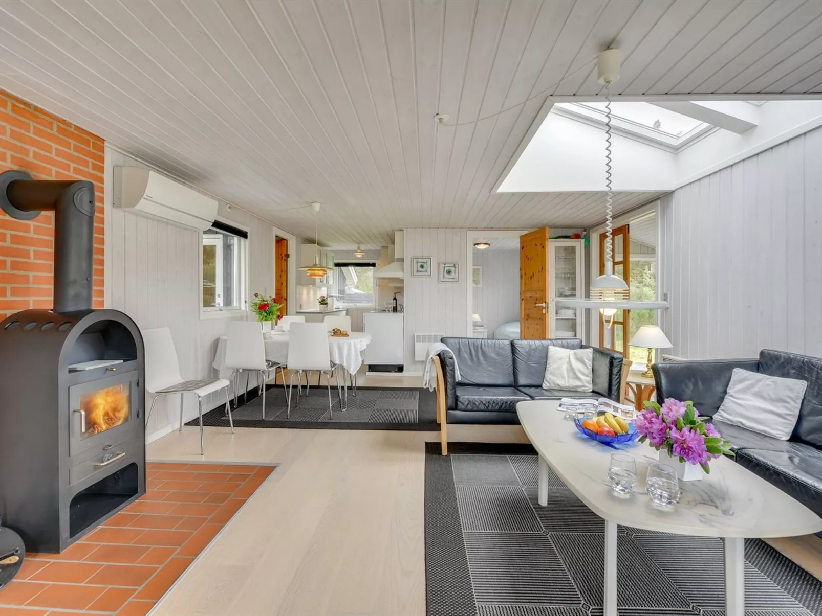 "Hildegarde" - 900m from the sea-Inside