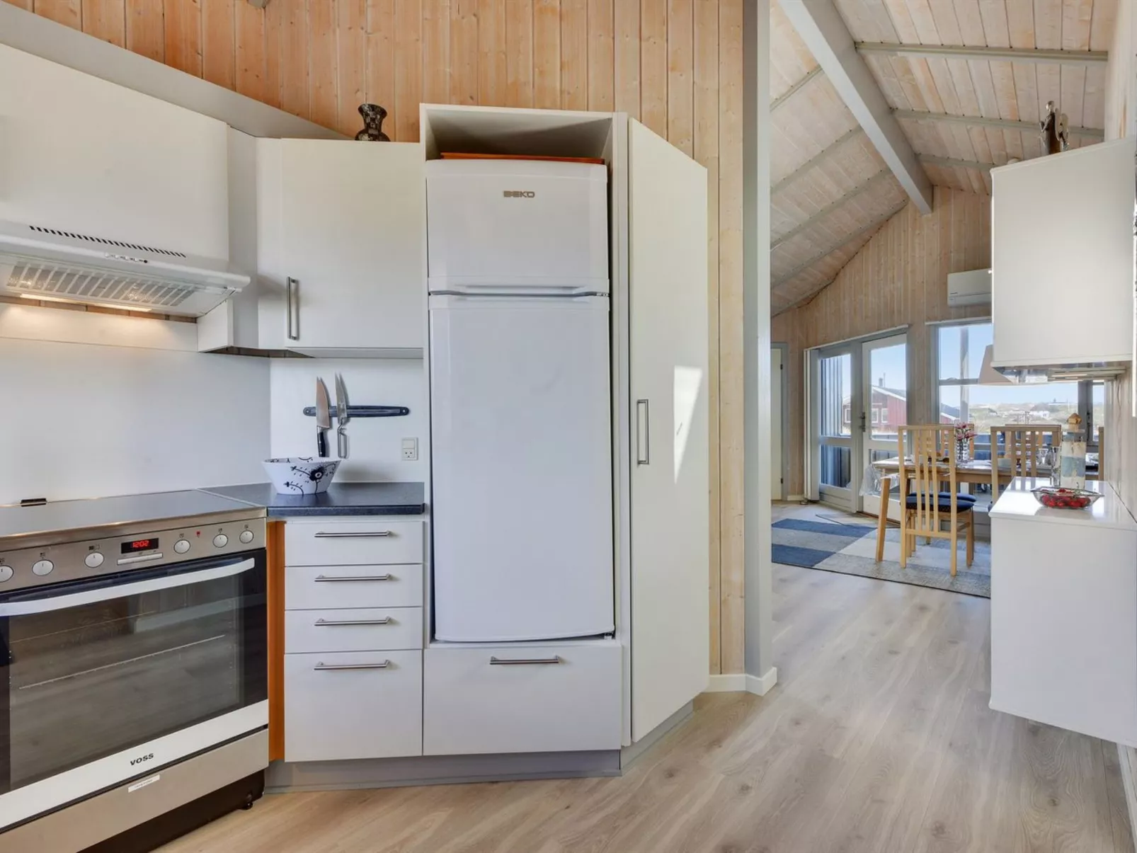 "Durita" - 600m to the fjord-Drinnen