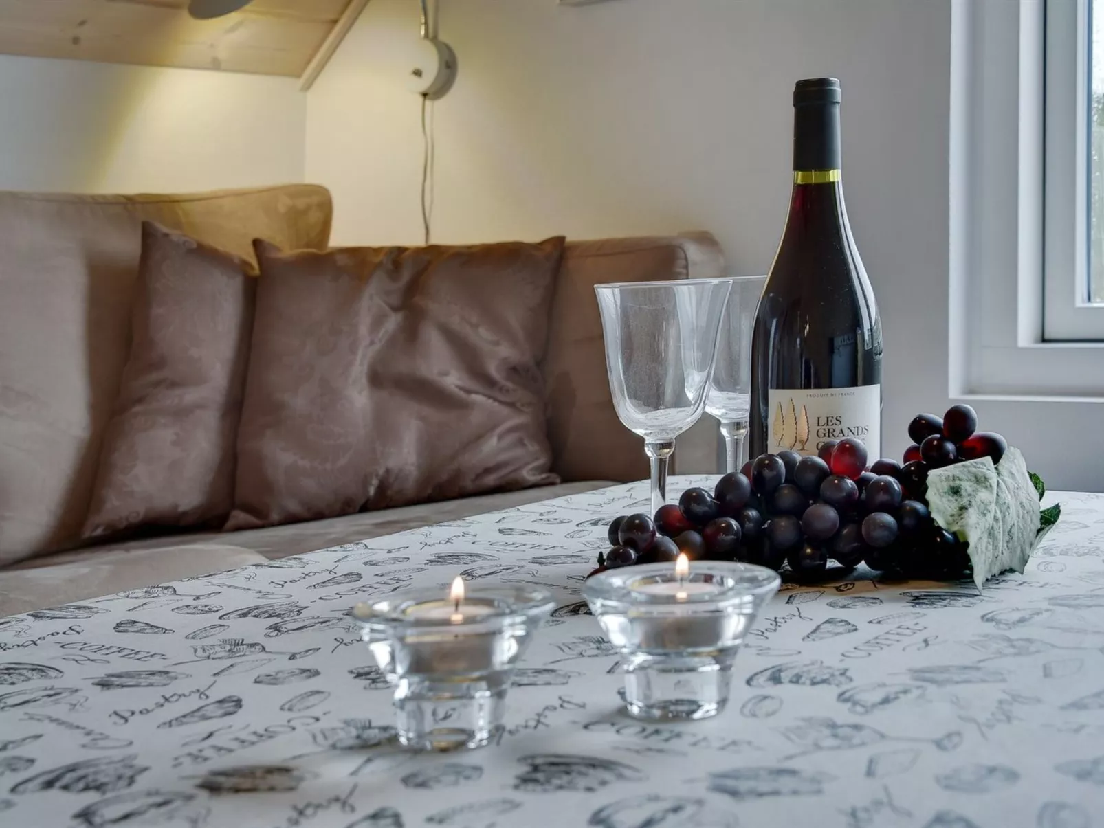 "Hinz" -  from the sea-Drinnen