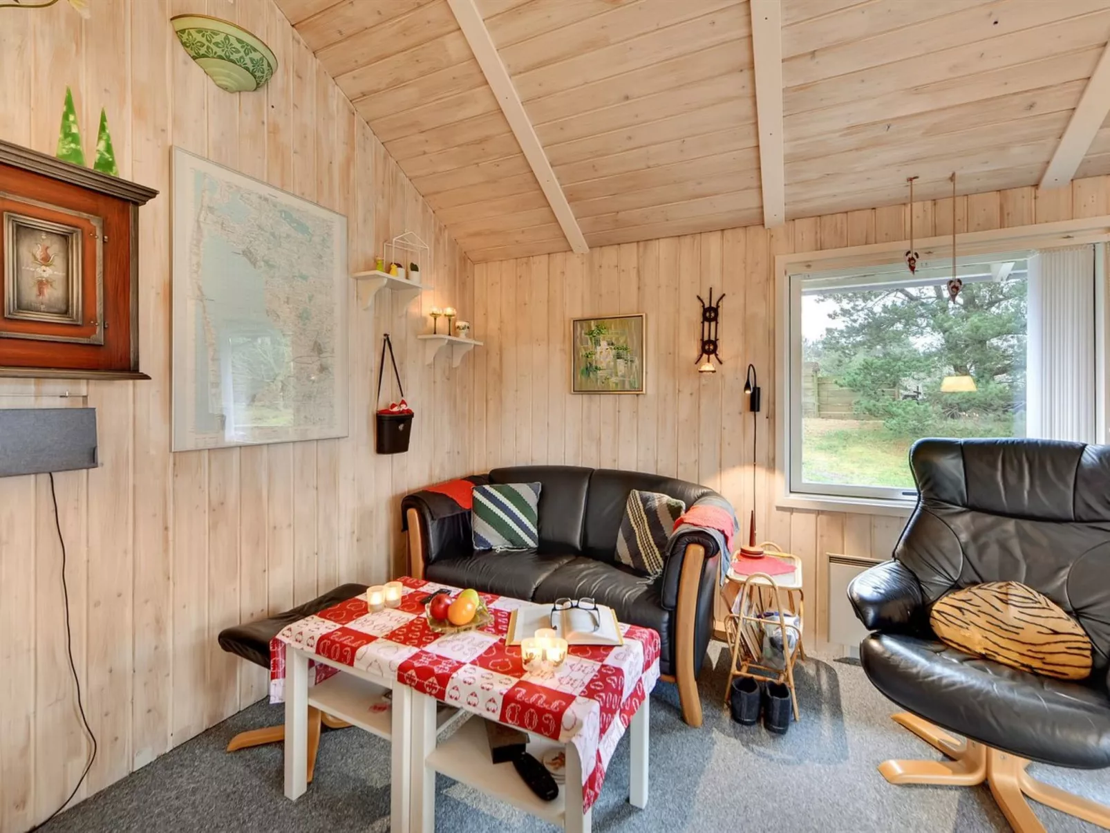 "Hannah" - 300m to the fjord-Inside