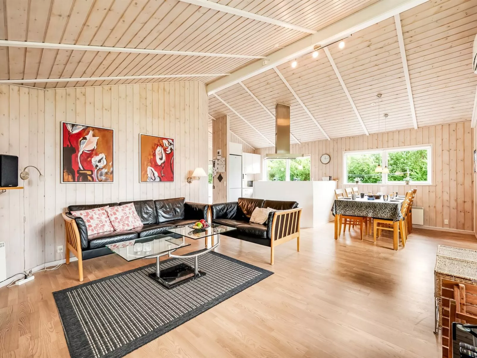 "Karlsefni" - 600m to the fjord-Inside