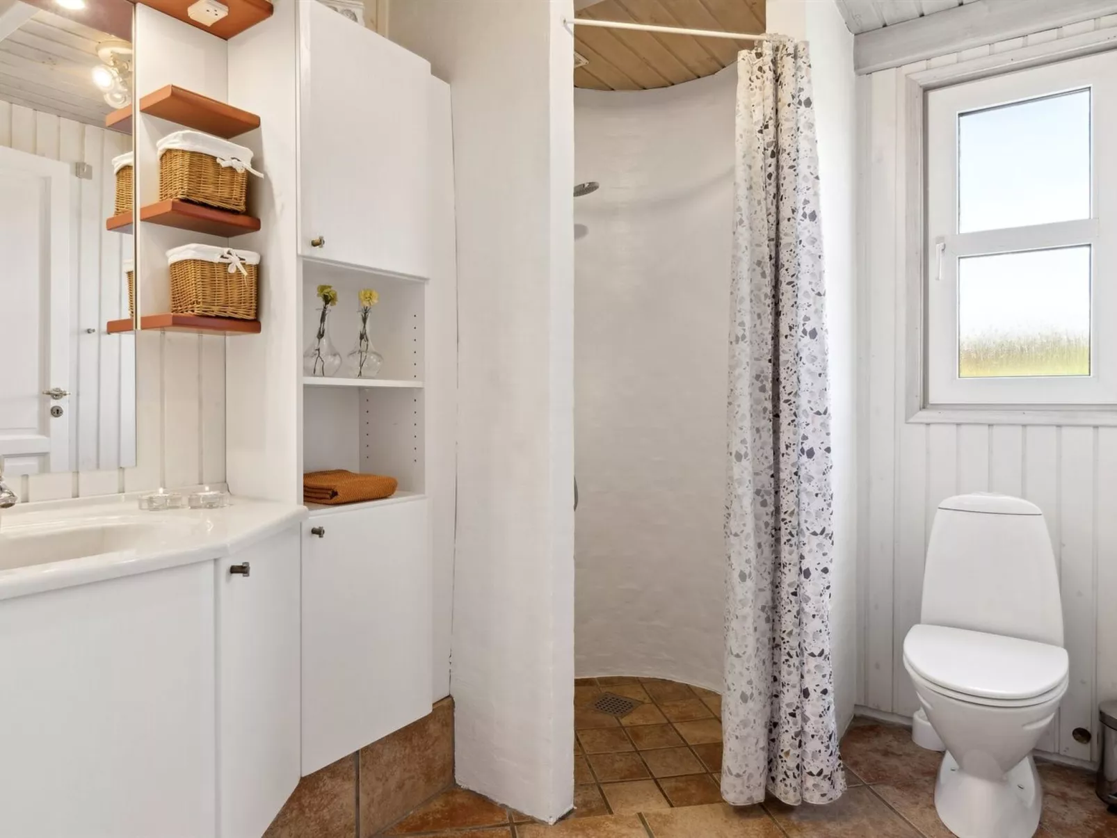 "Alrune" - 800m from the sea-Drinnen