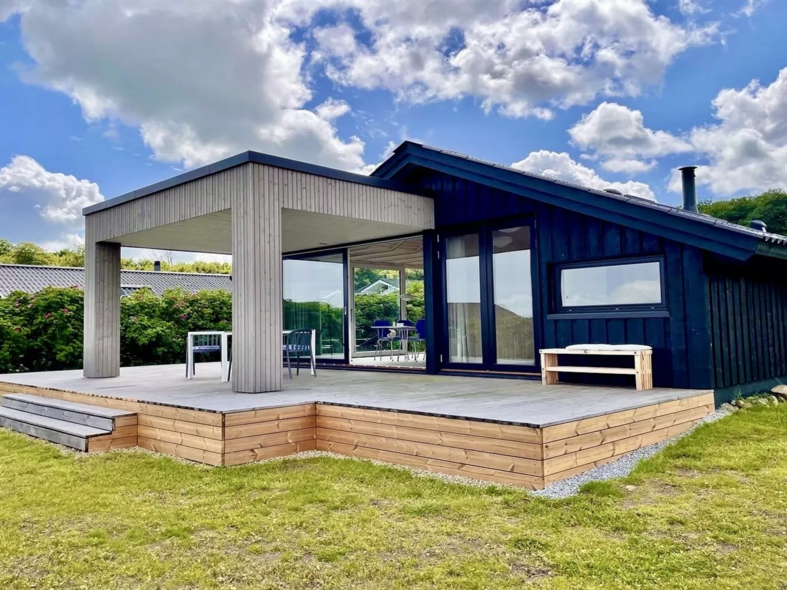 "Ely" - 300m from the sea-Outside