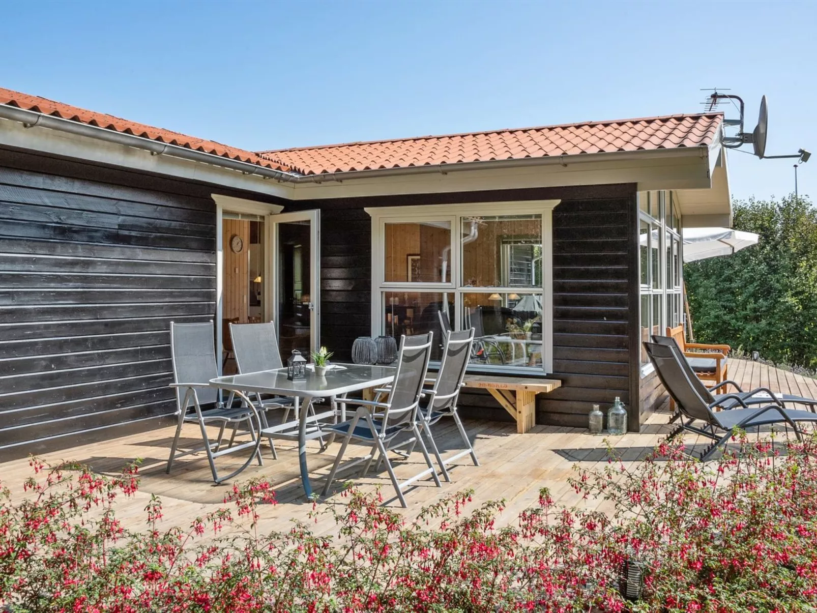 "Kai" - 500m to the fjord-Outside