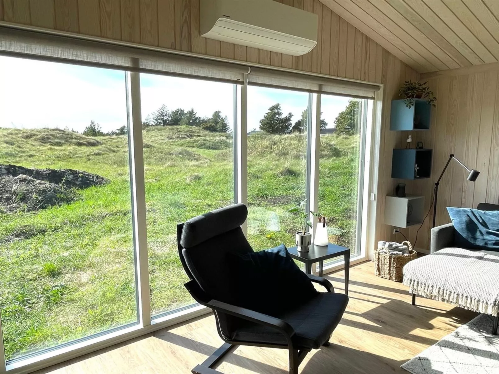 "Hinda" - 1.2km from the sea-Inside