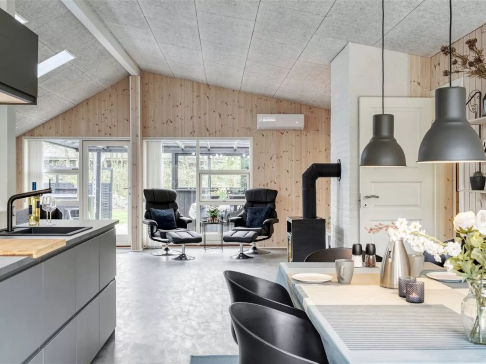 "Gustaf" - 400m to the fjord-Inside