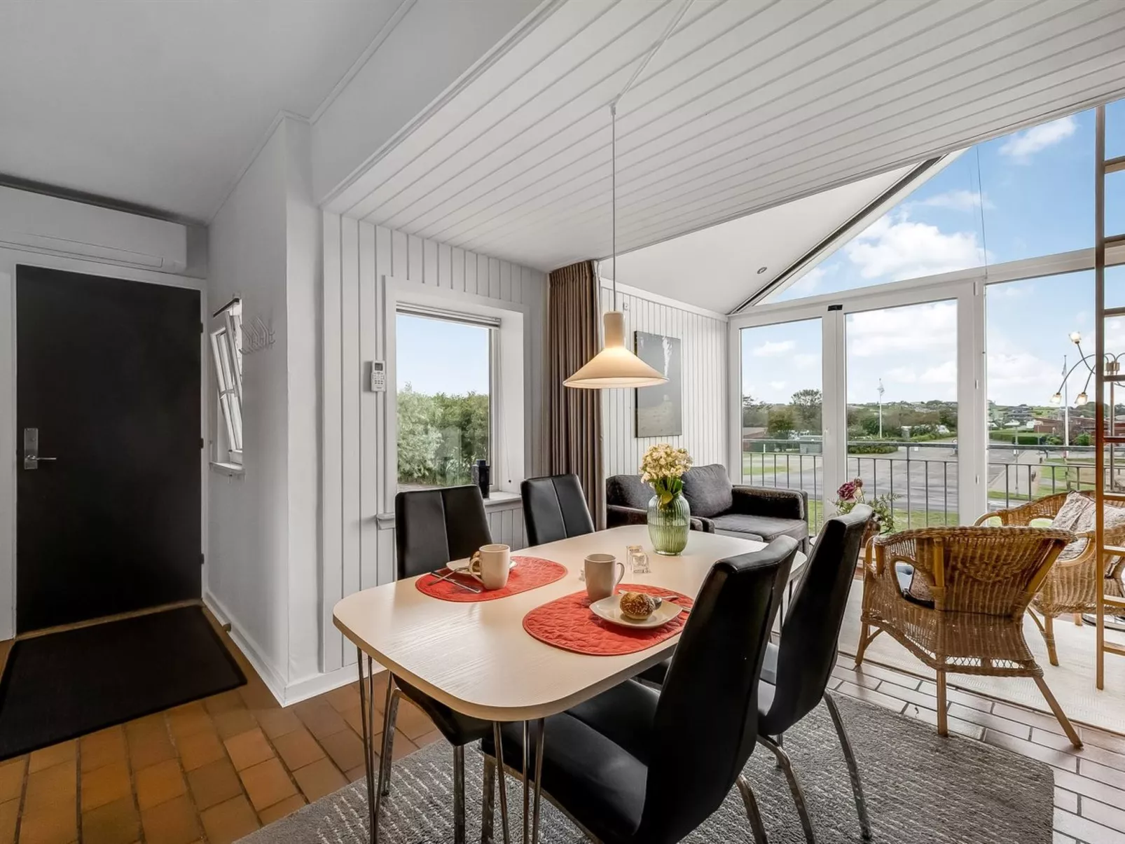 "Alvy" - 100m to the fjord-Inside