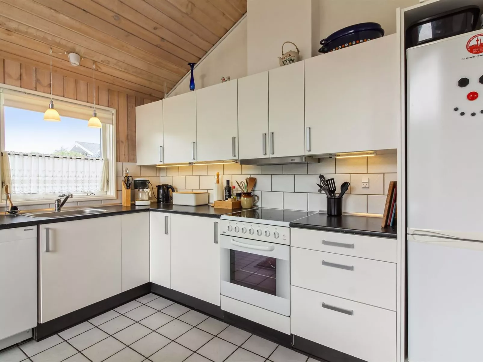 "Aike" - 400m from the sea-Inside