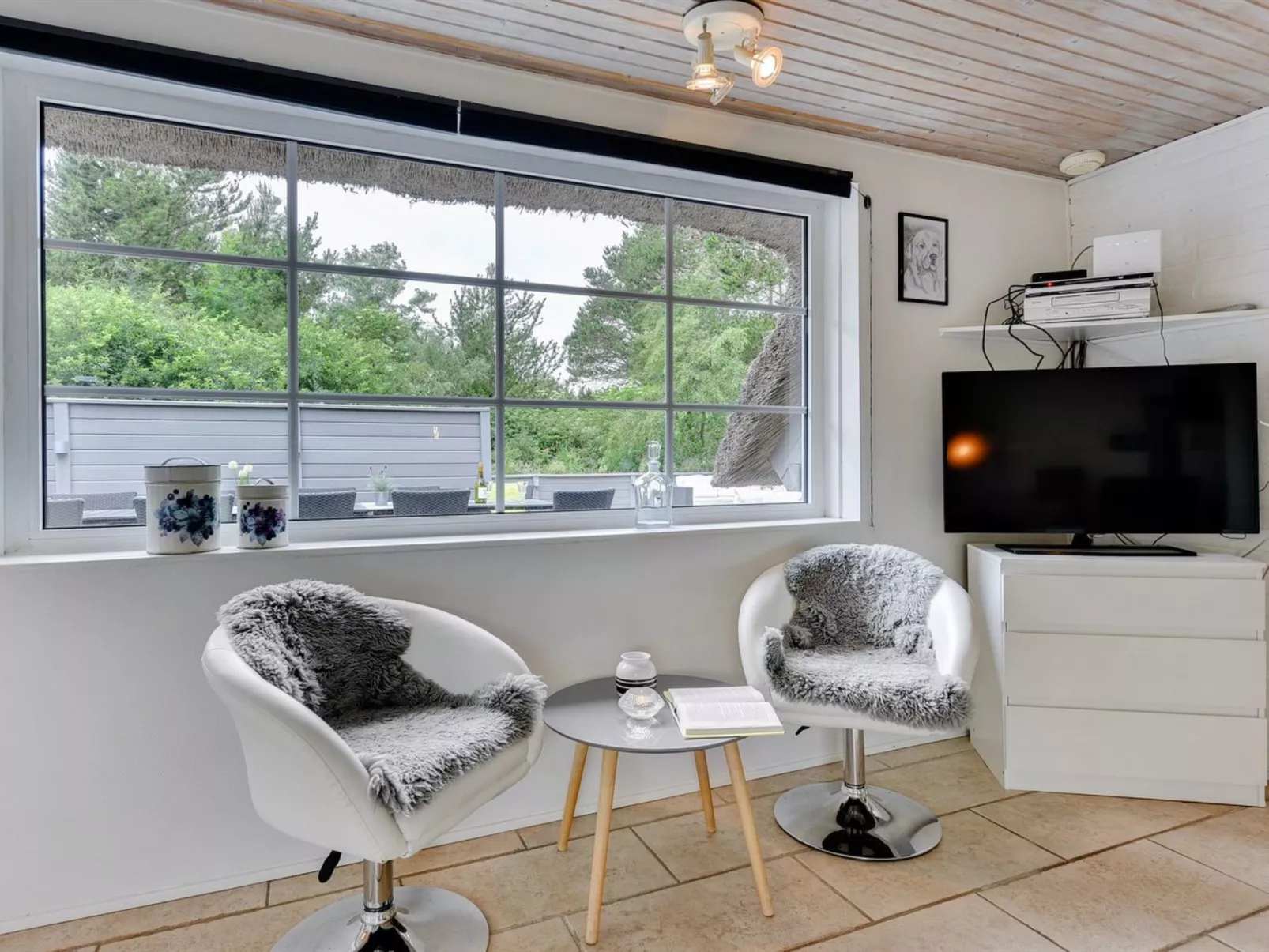 "Annelisa" - 200m to the fjord-Inside