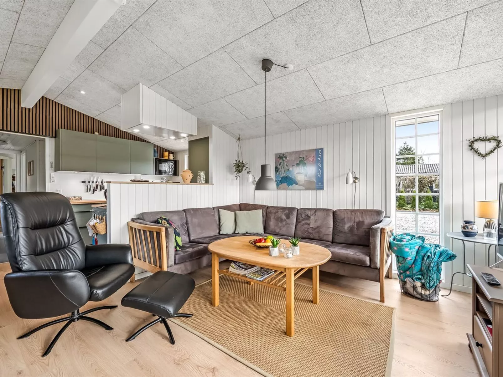 "Ludvika" - 300m to the fjord-Inside