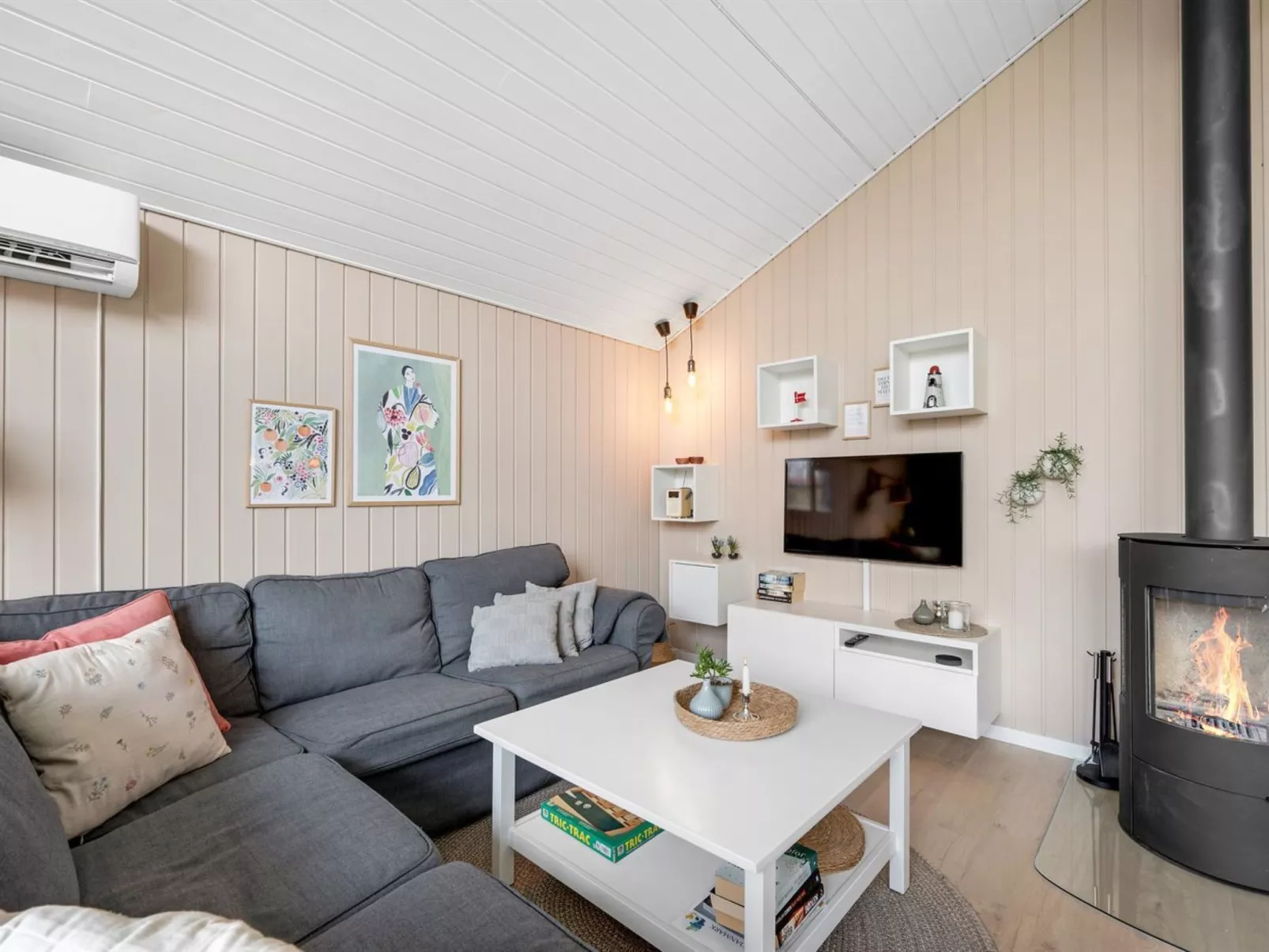 "Ingelis" - 150m to the fjord-Inside