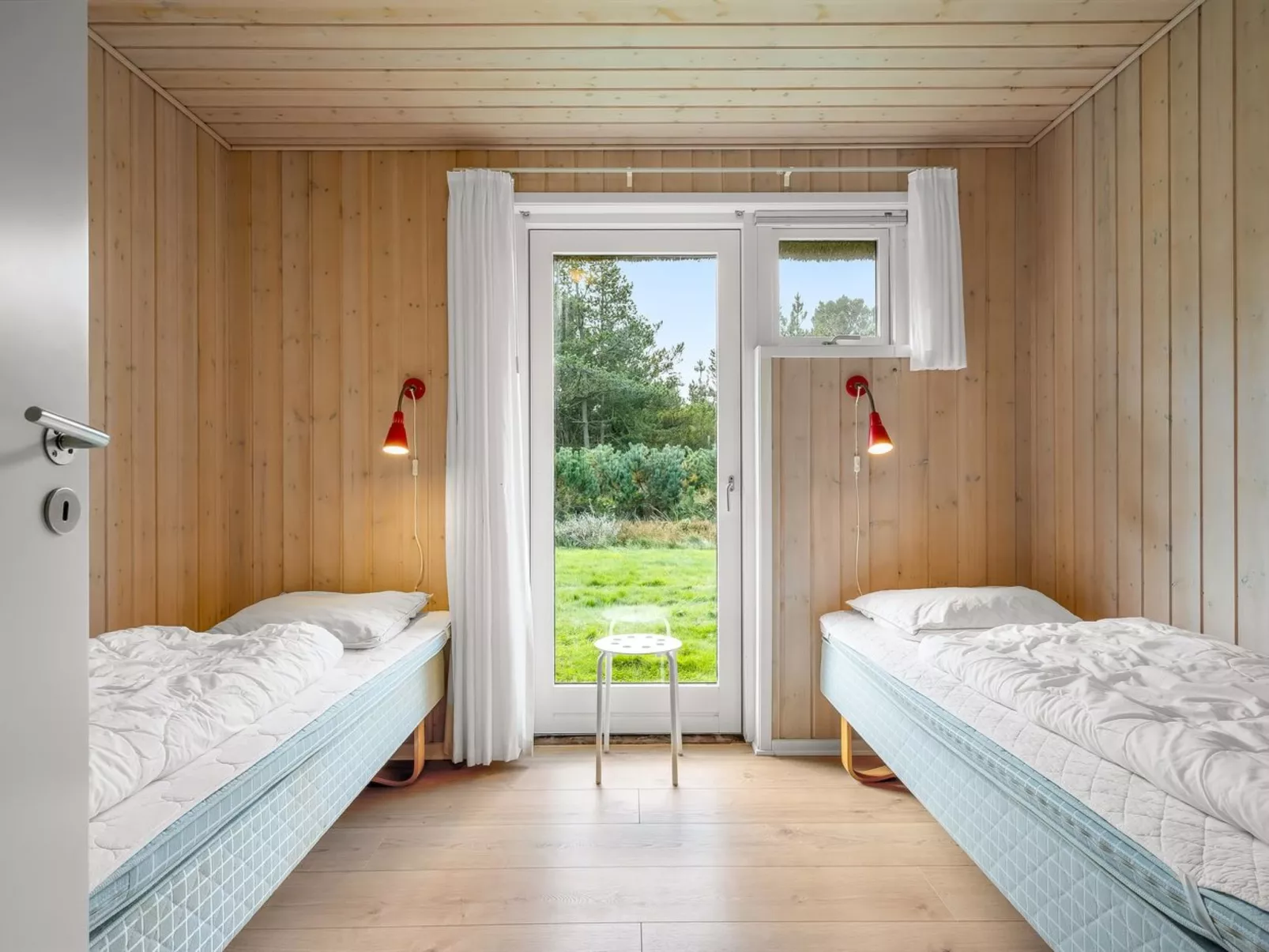 "Dix" - 900m from the sea-Dedans