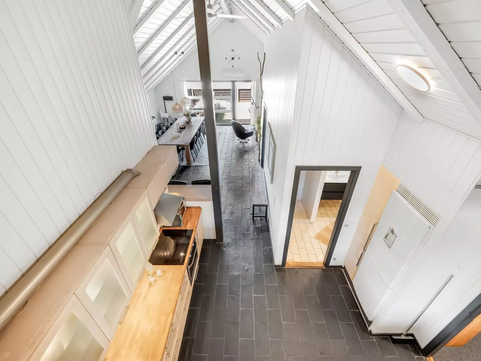 "Aage" - 1.7km from the sea-Drinnen