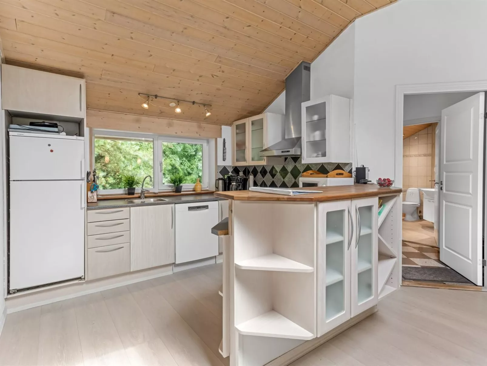 "Samine" - 2km from the sea-Inside