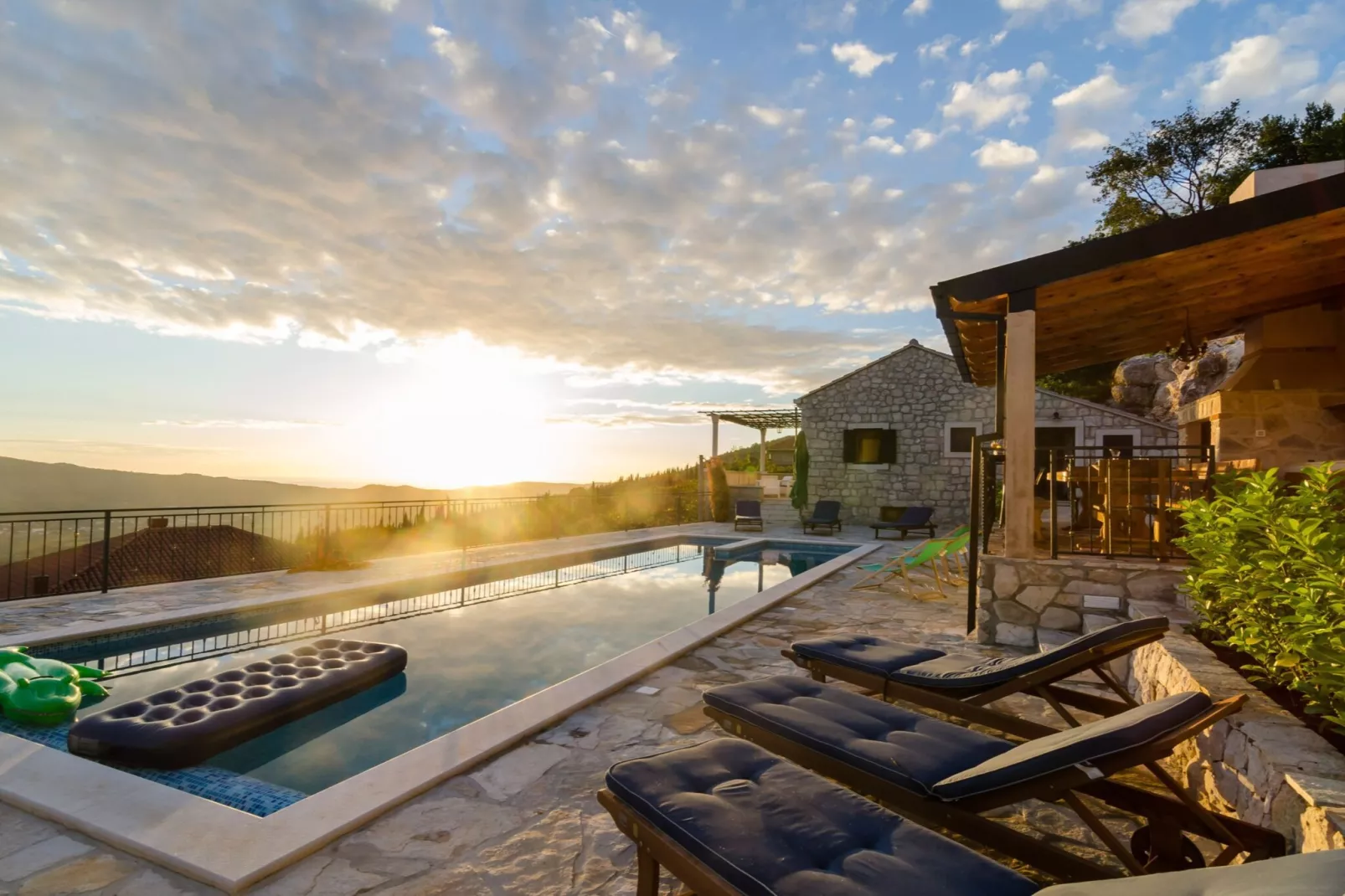 Villa Falcon Rook - Four-Bedroom Villa with Terrace and Swimming Pool-Piscine