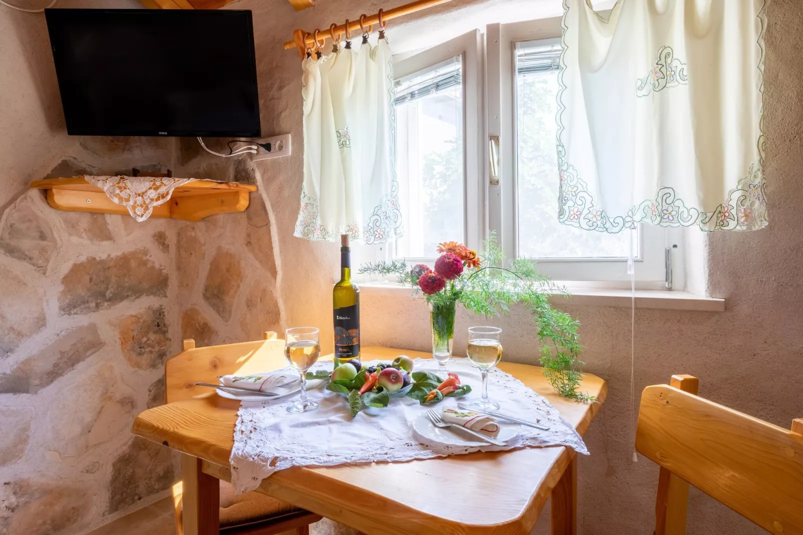 Stone House Harmony -Studio Apartment with Patio and Garden View ( 2 )-Innenbereich