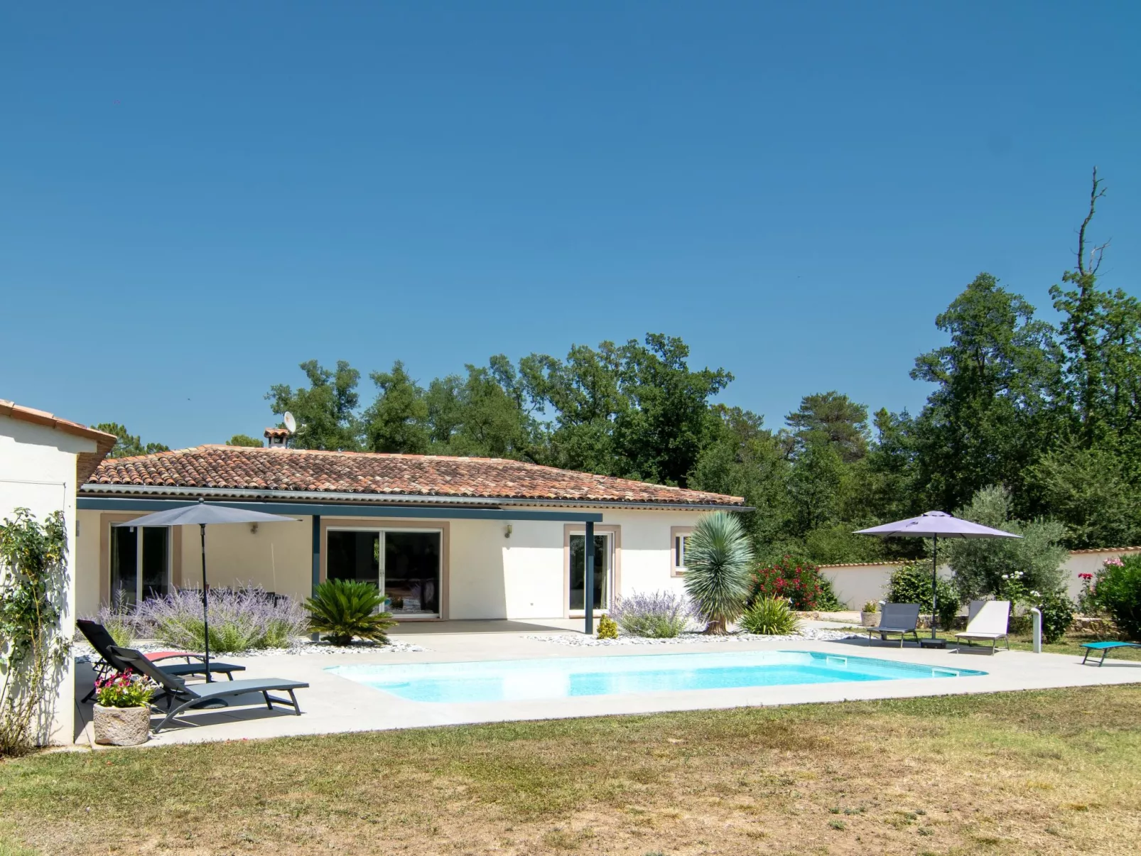 Villa D'Allongue-Outside