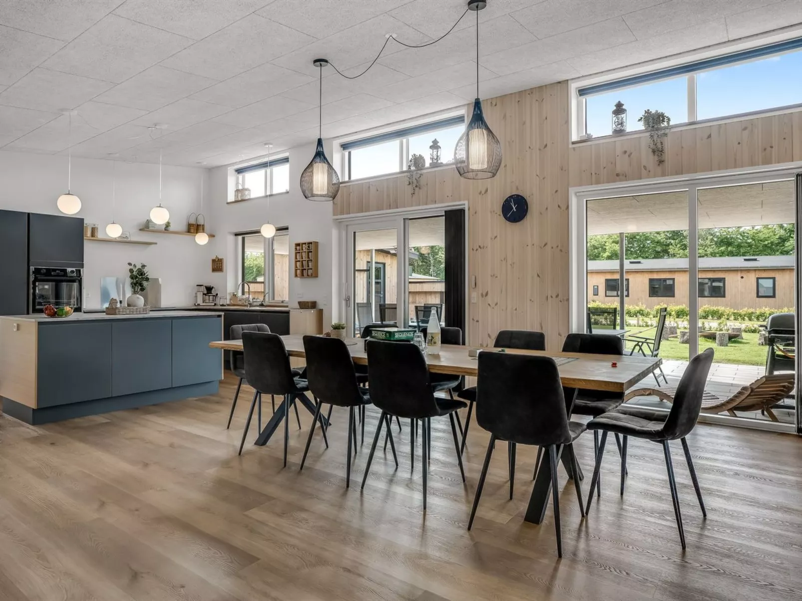 "Elevus" -  from the sea-Inside