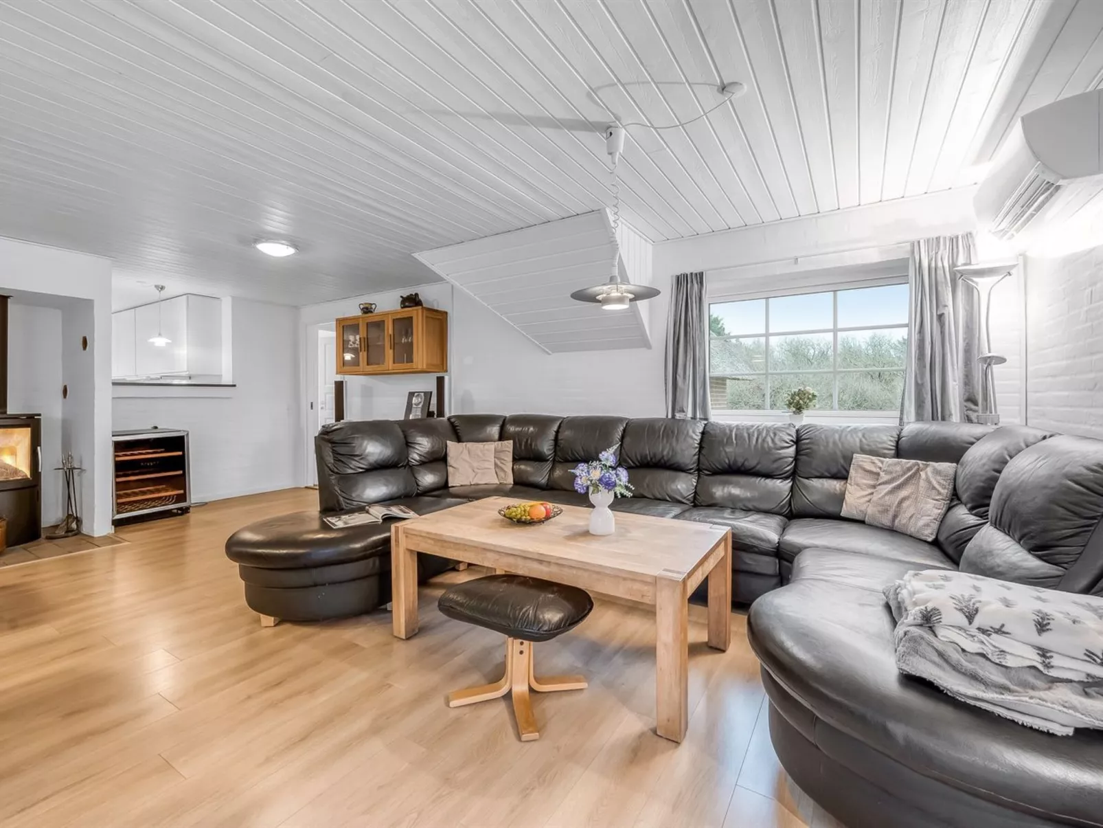 "Aagot" - 1.7km from the sea-Inside