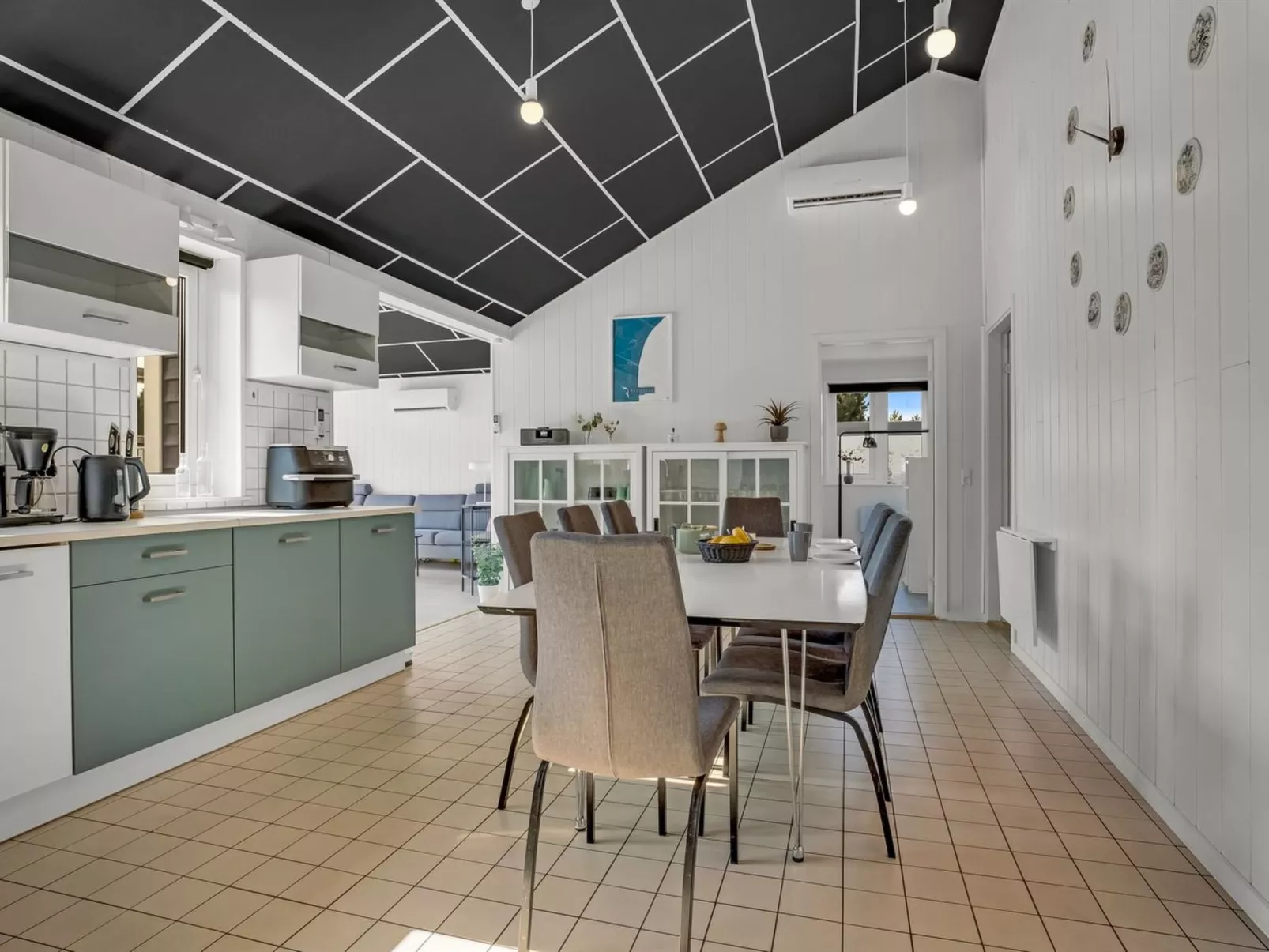 "Amdi" - 1.3km from the sea-Inside