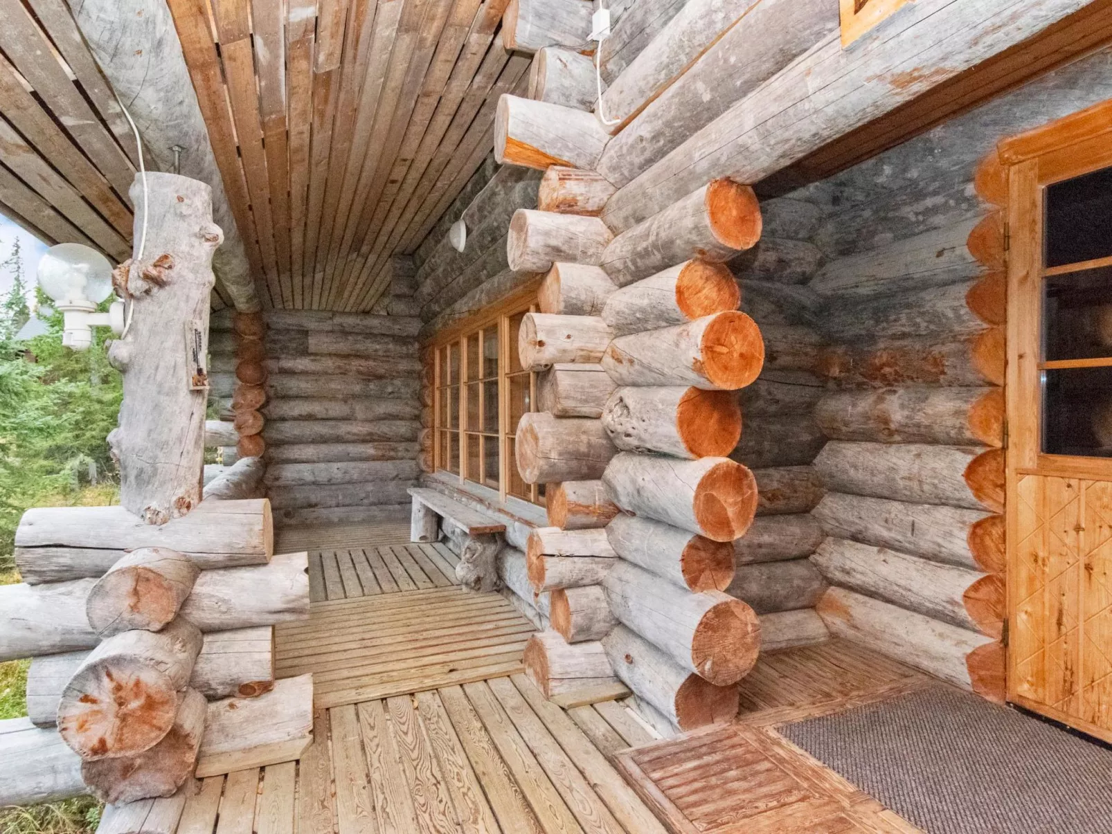 Joikupirtti b-Dedans