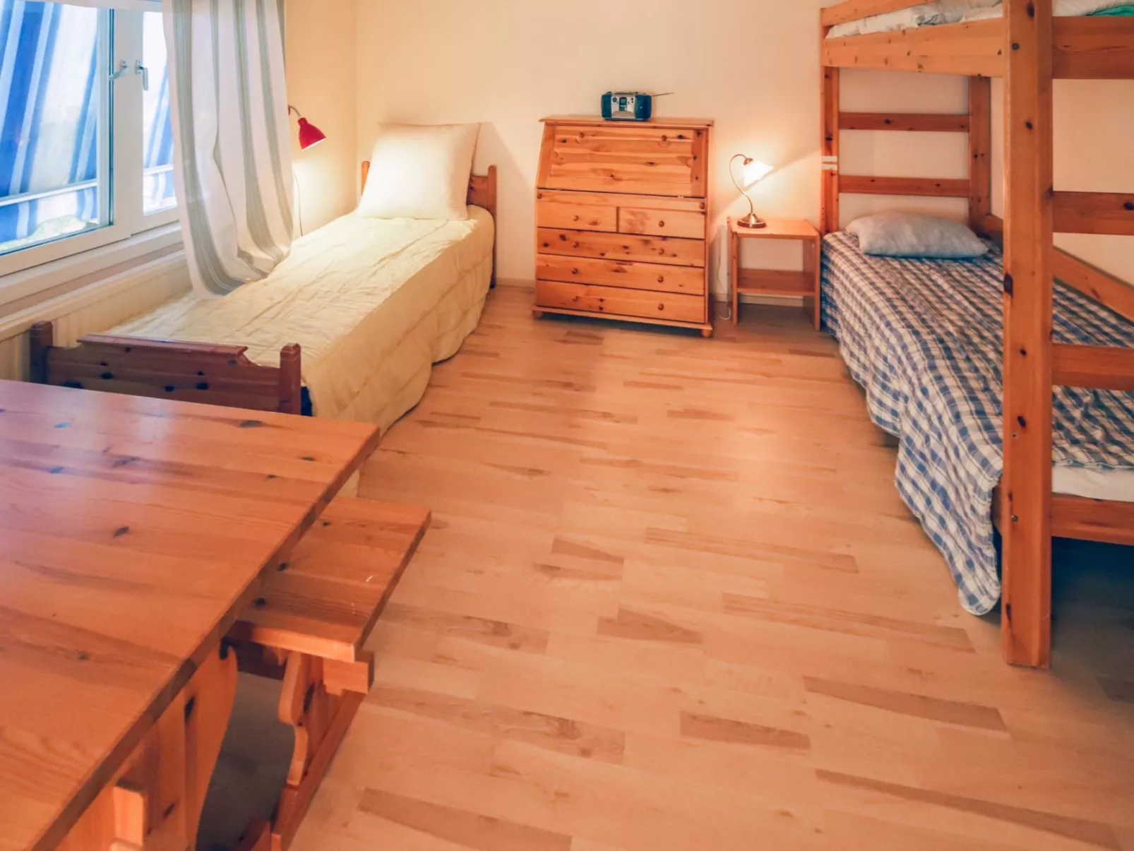 Lövgårdenin lohimaja-Inside