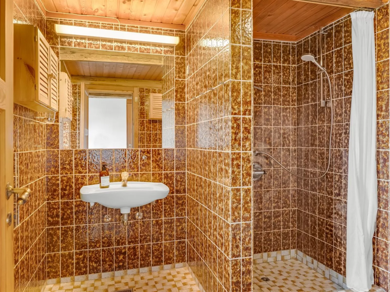 "Åsta" - 400m to the fjord-Inside