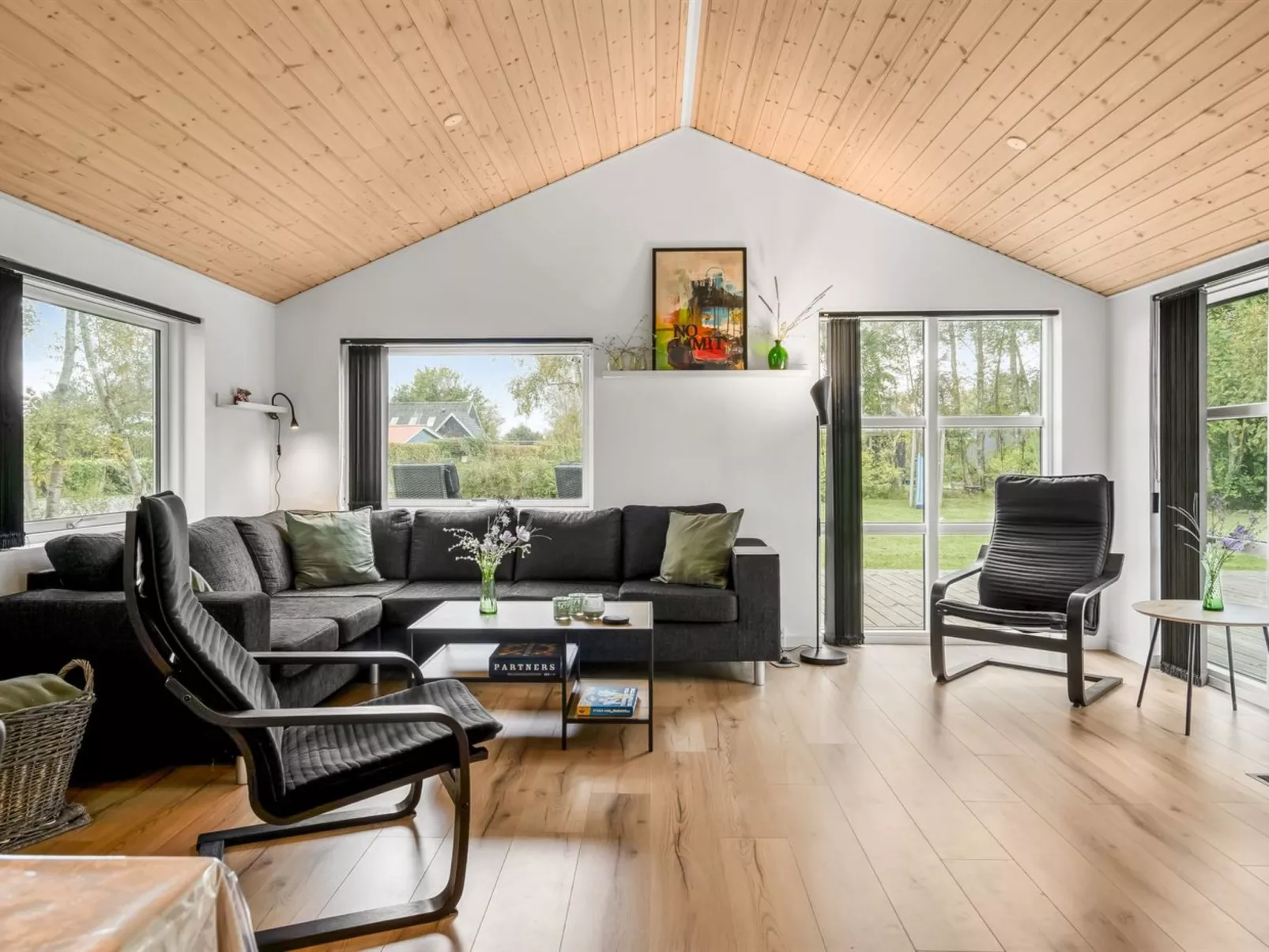 "Silvia" -  from the sea-Drinnen