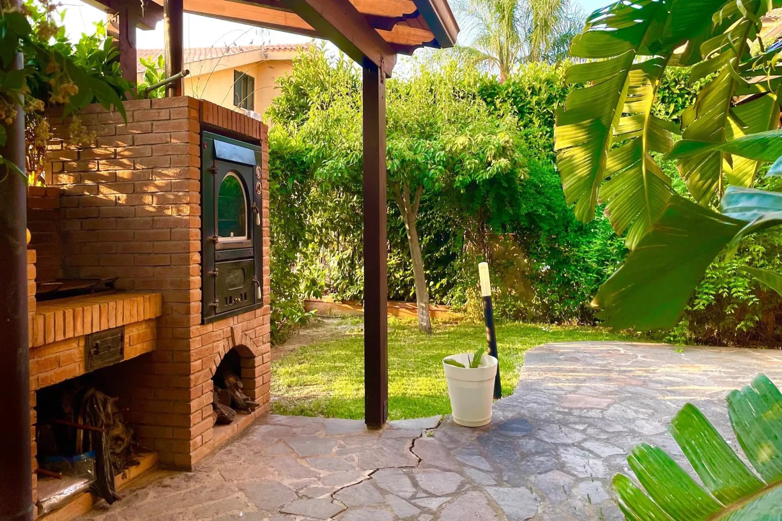 Villa Melograno-Gardens in summer