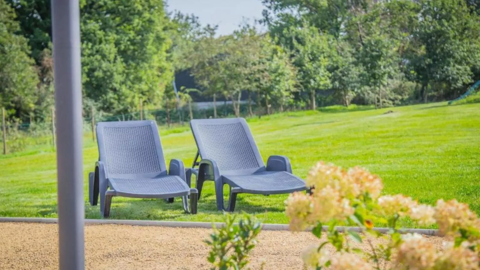 Ma Dame Jeanne-Gardens in summer