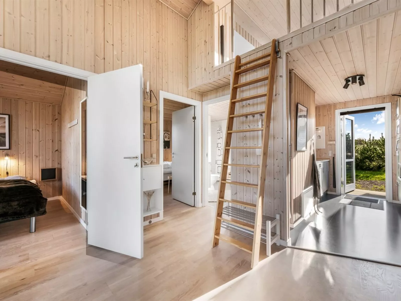 "Kanerva" -  from the sea-Inside