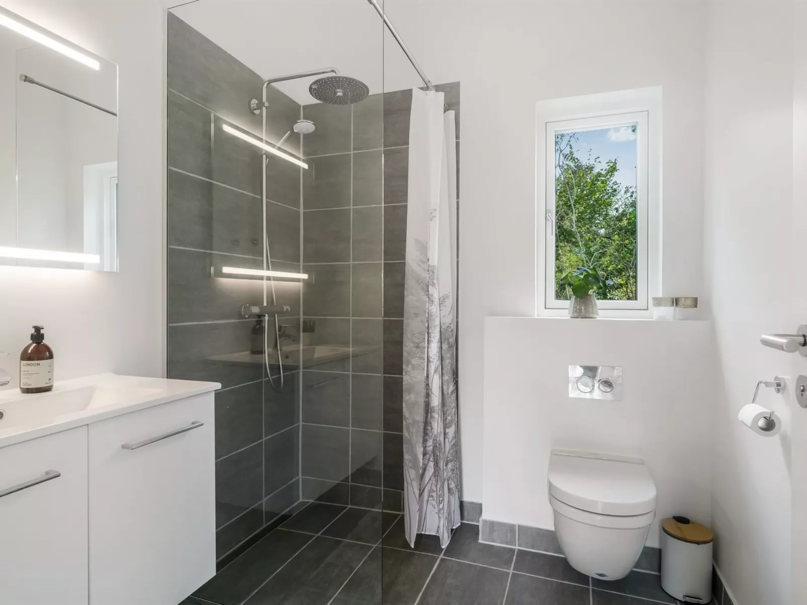 "Lennart" - 500m to the fjord-Inside